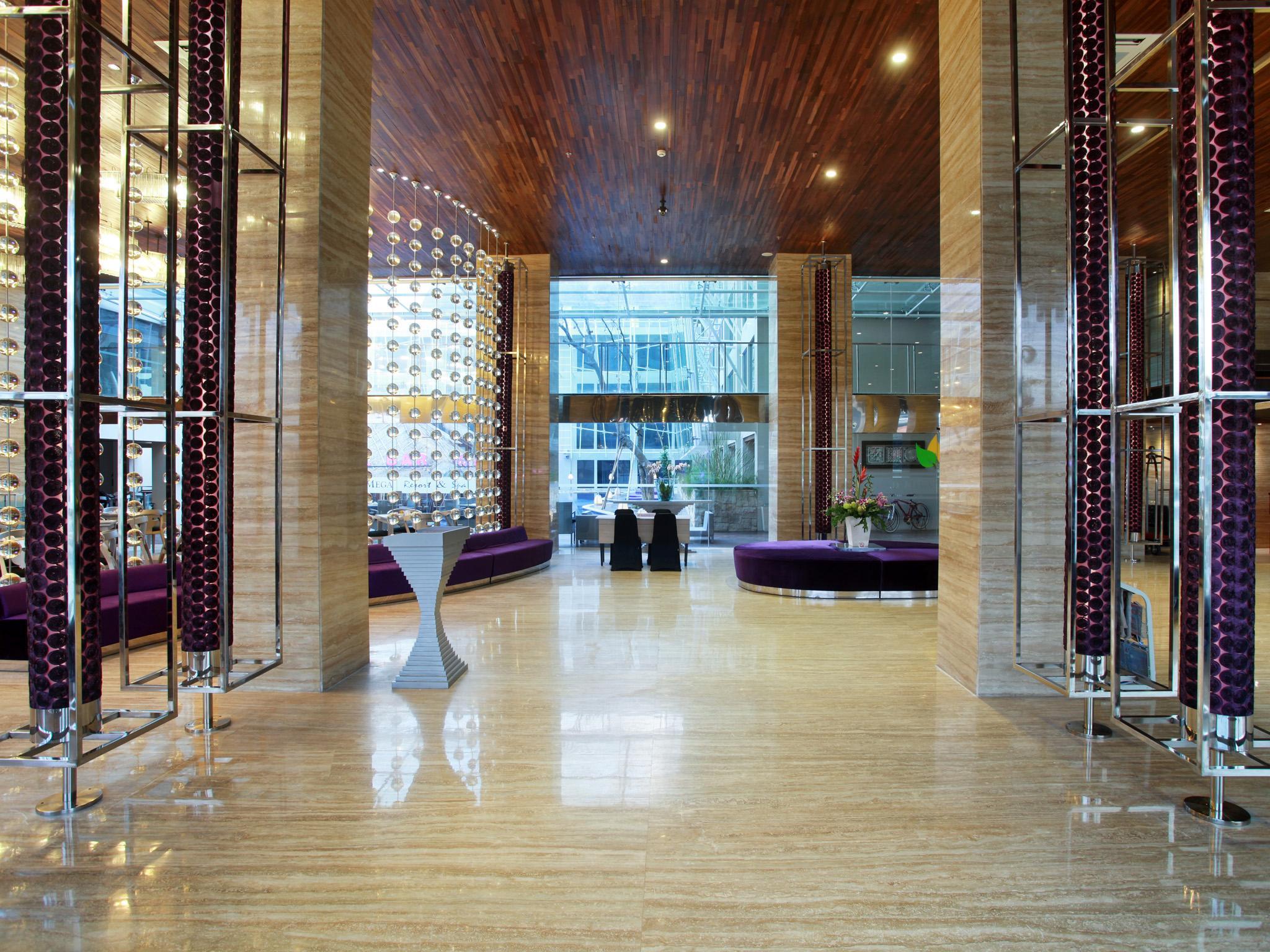 Hotel Grand Mega & Bali 4*
