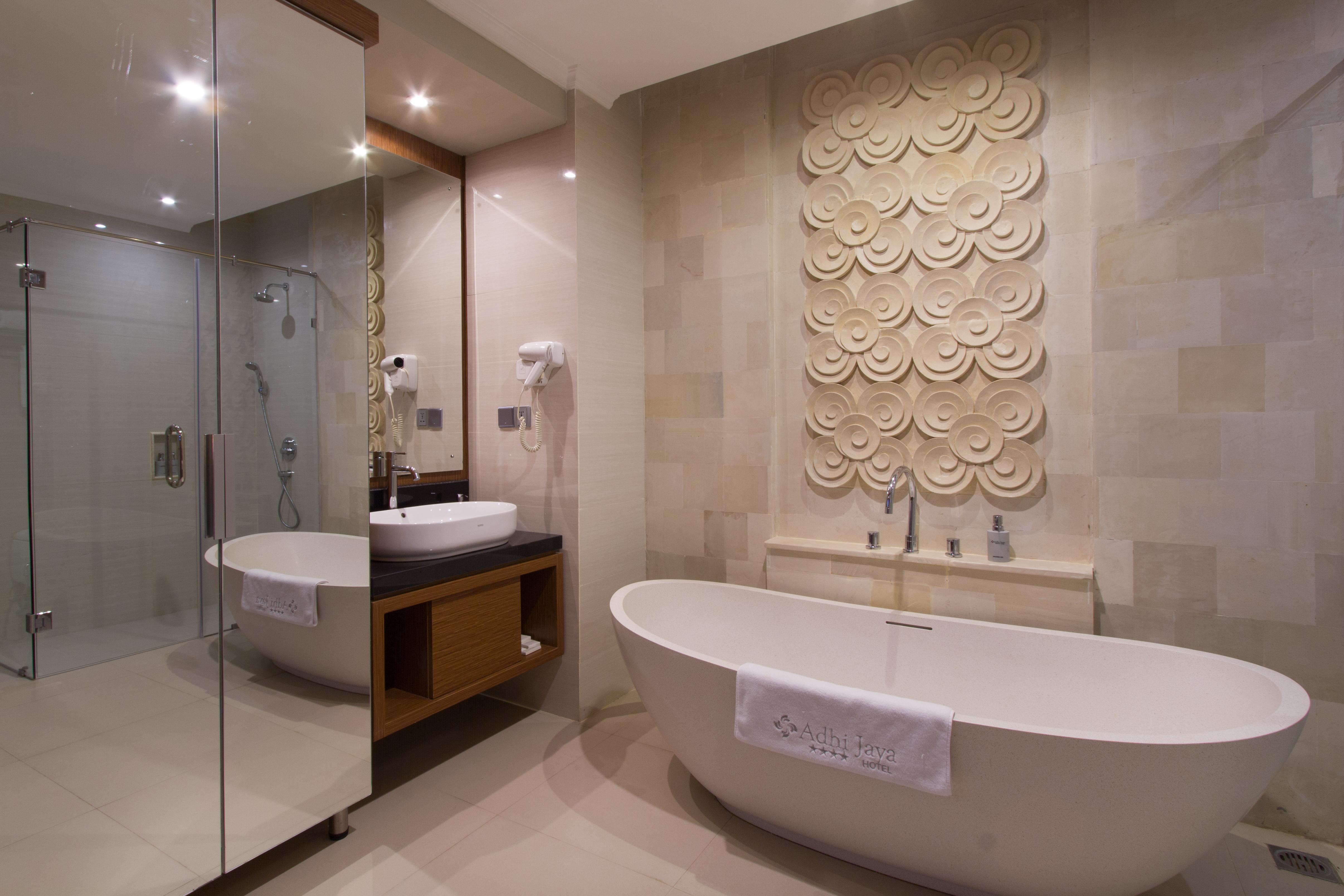 Adhi Jaya Hotel 4*