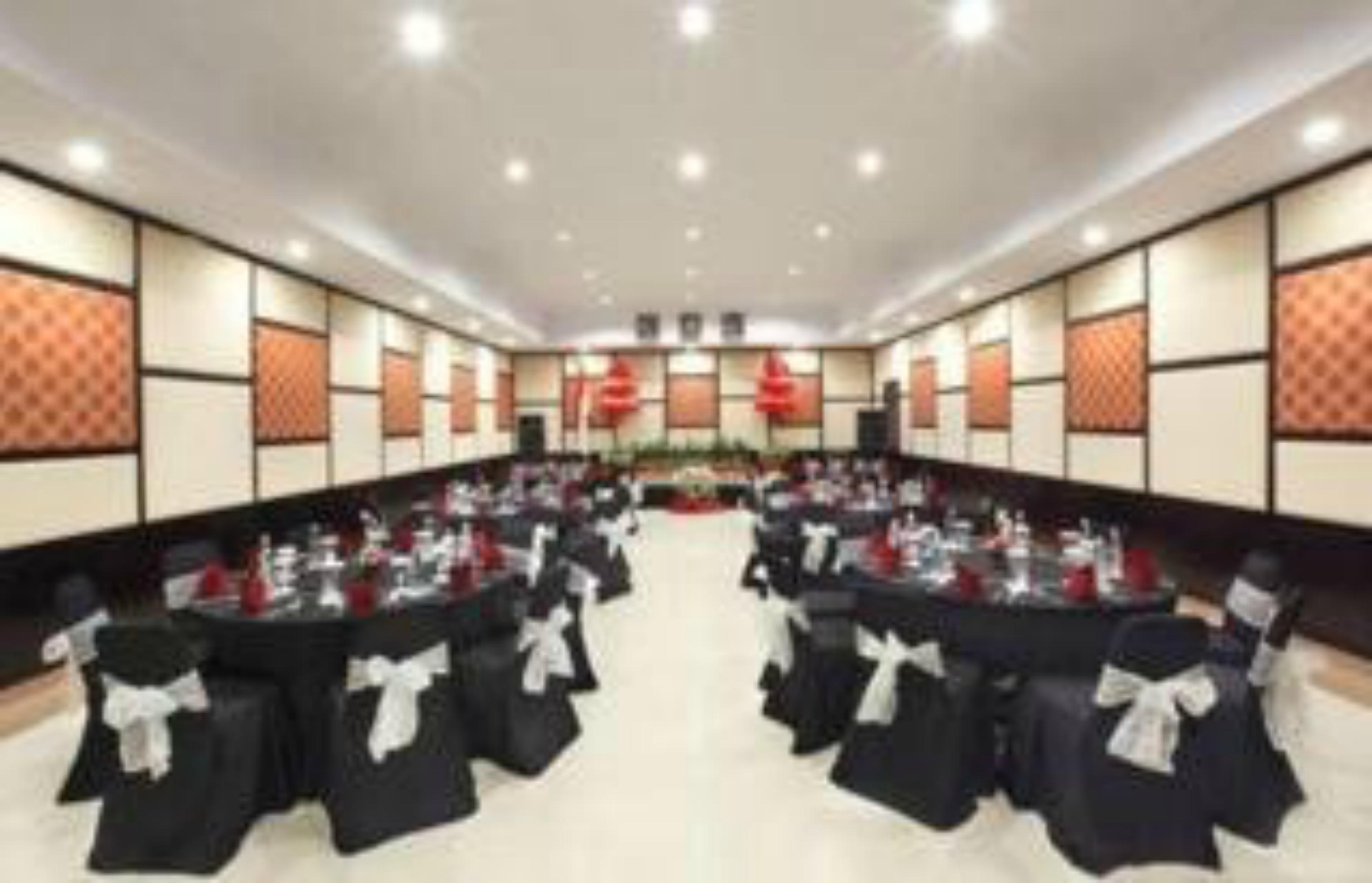 Adhi Jaya Hotel 4*
