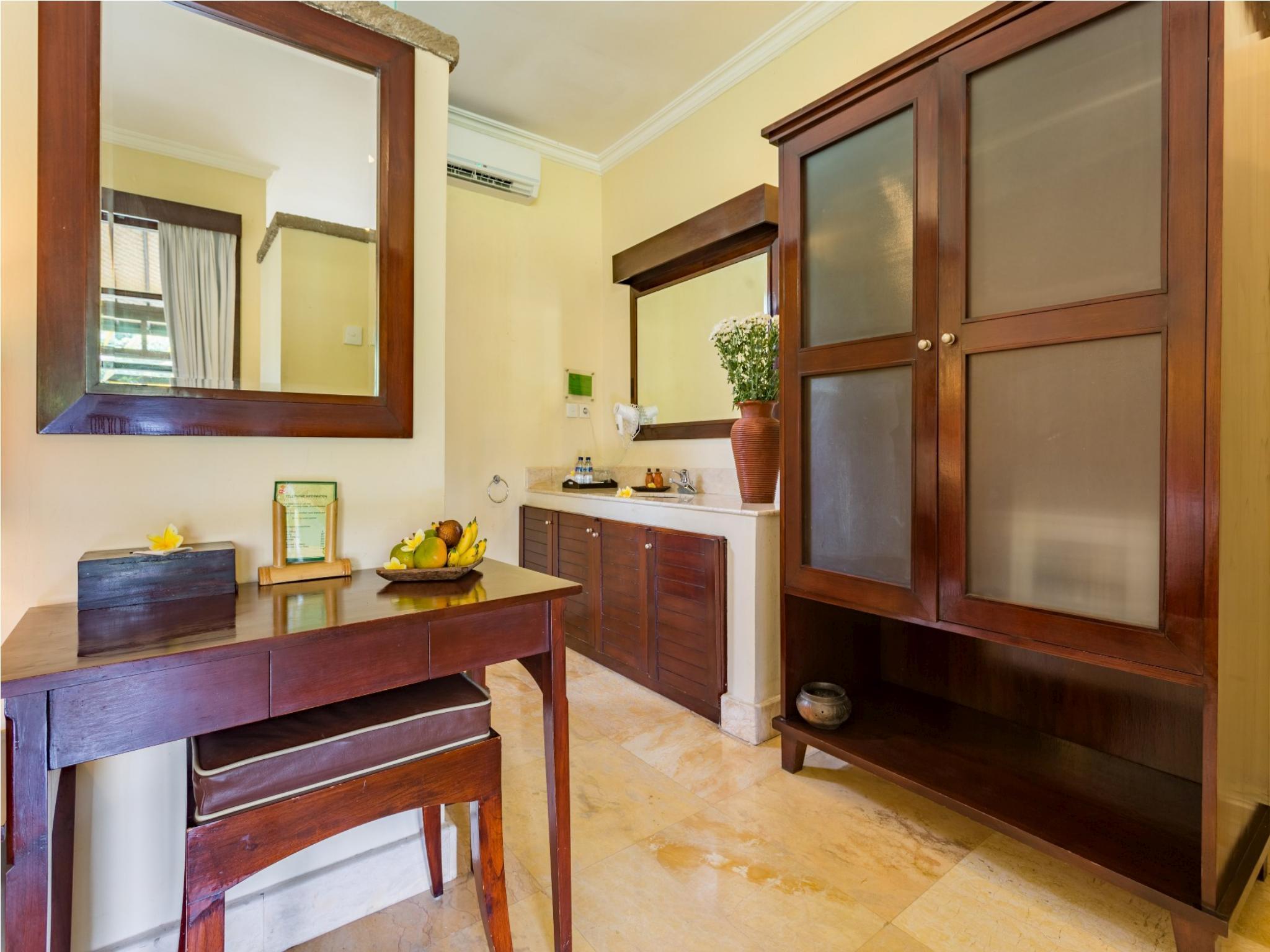 Resort Anini Raka & 4*