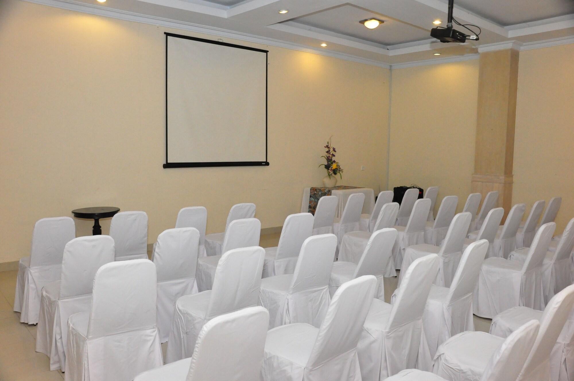 Hotel Puri Saron 3*