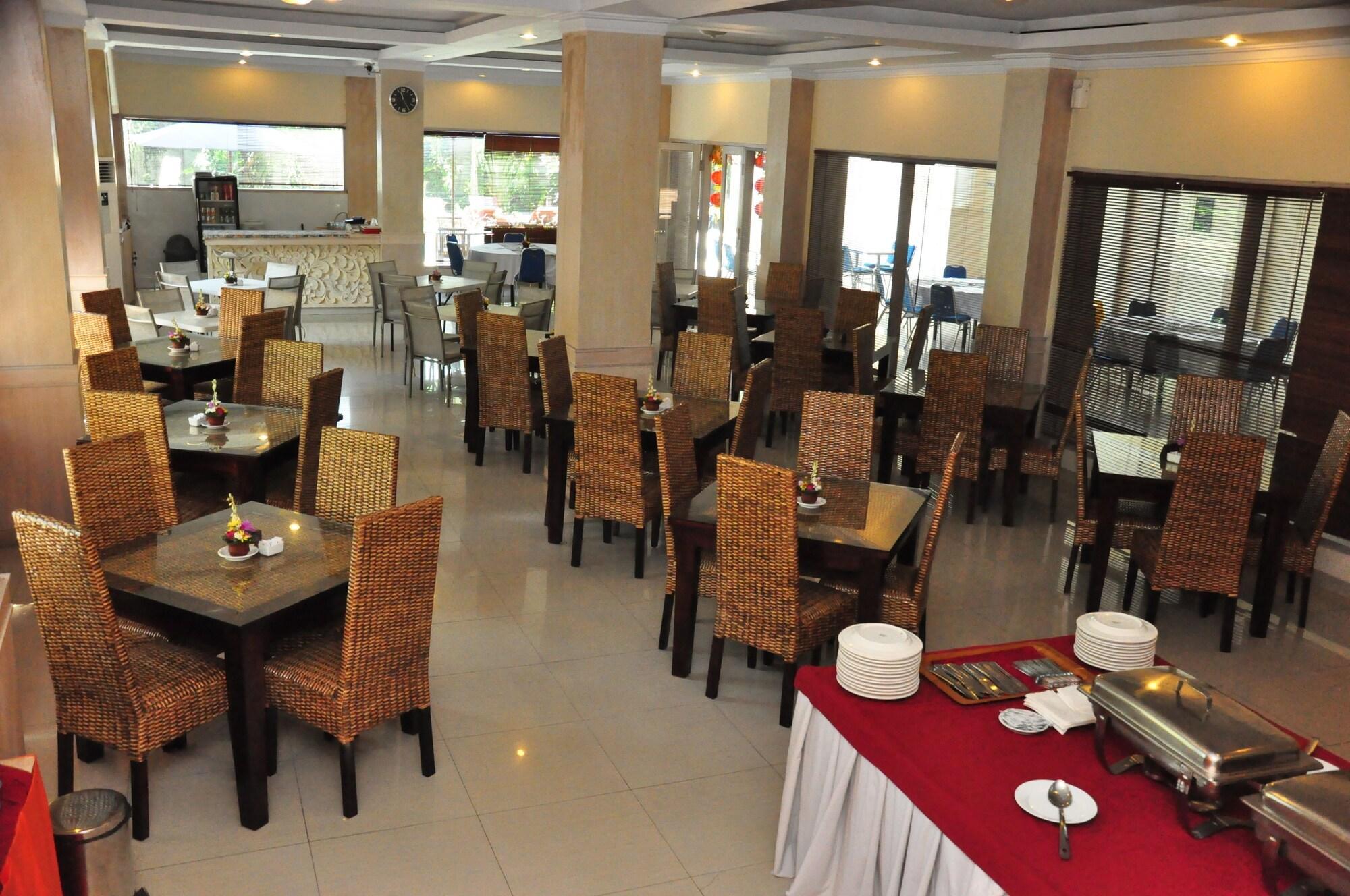 Puri Saron Hotel 3*