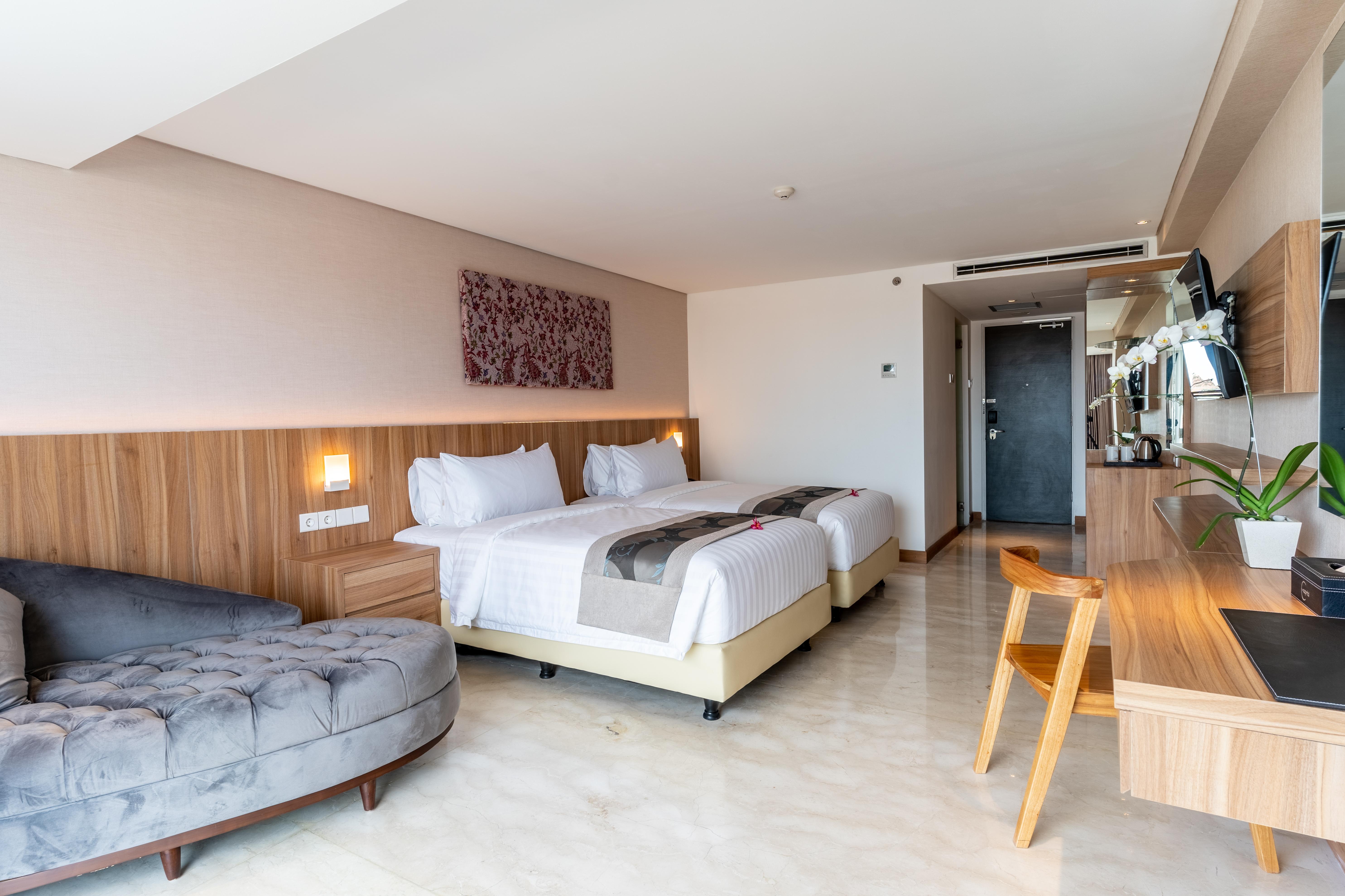 Hotel The Capital And 4*