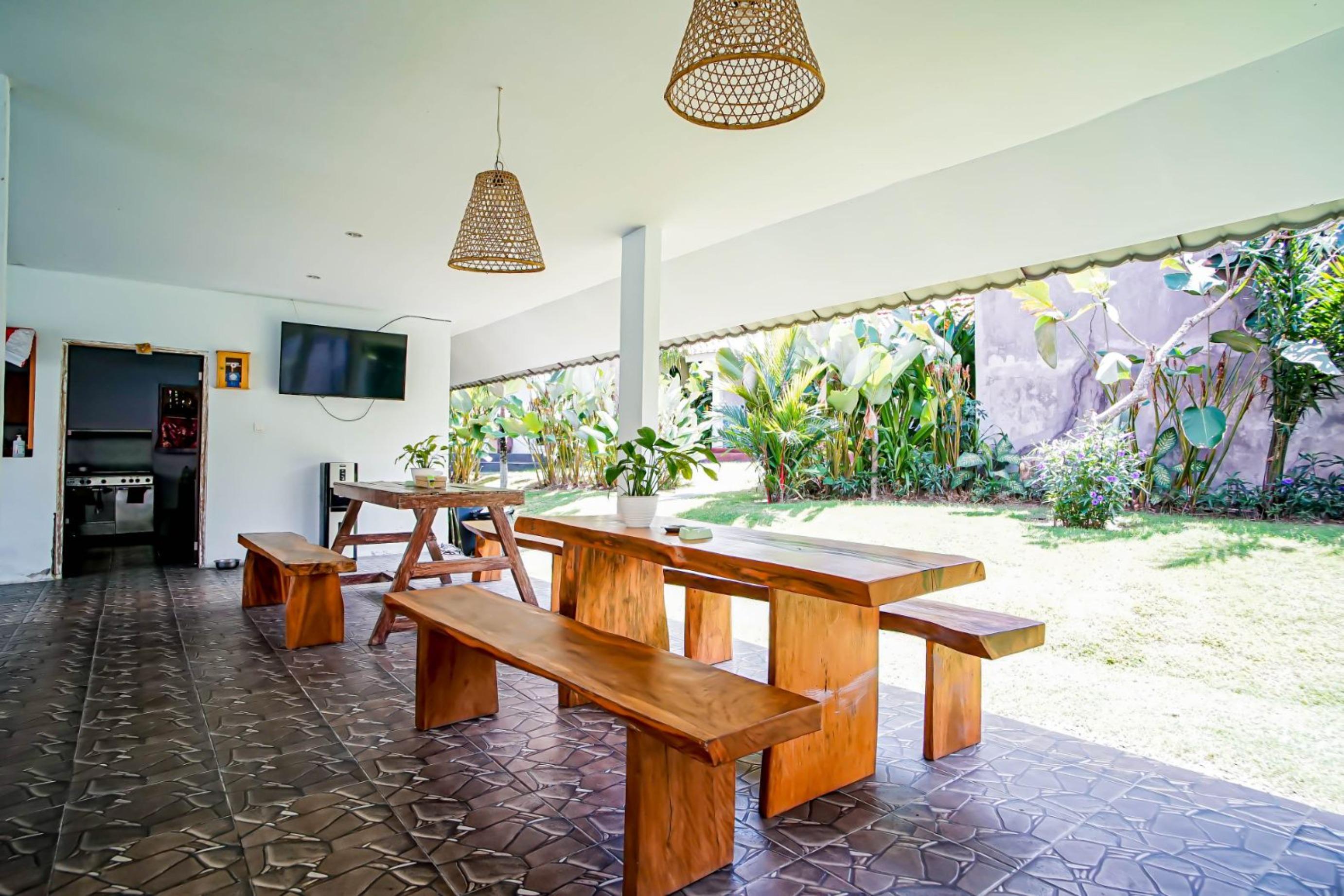 Agung Wiwin & Restaurant 3*