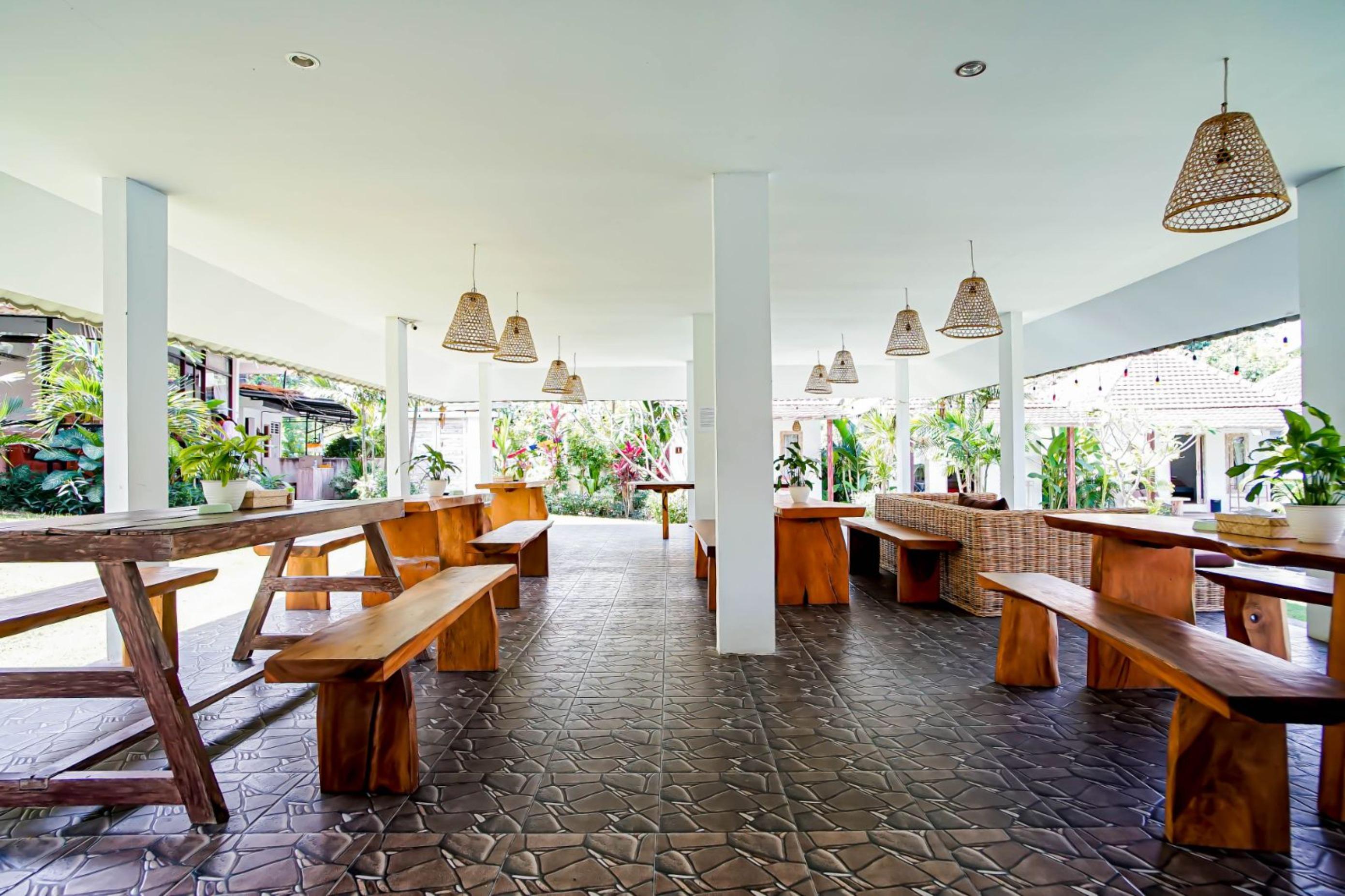 Agung Wiwin & Restaurant 3*