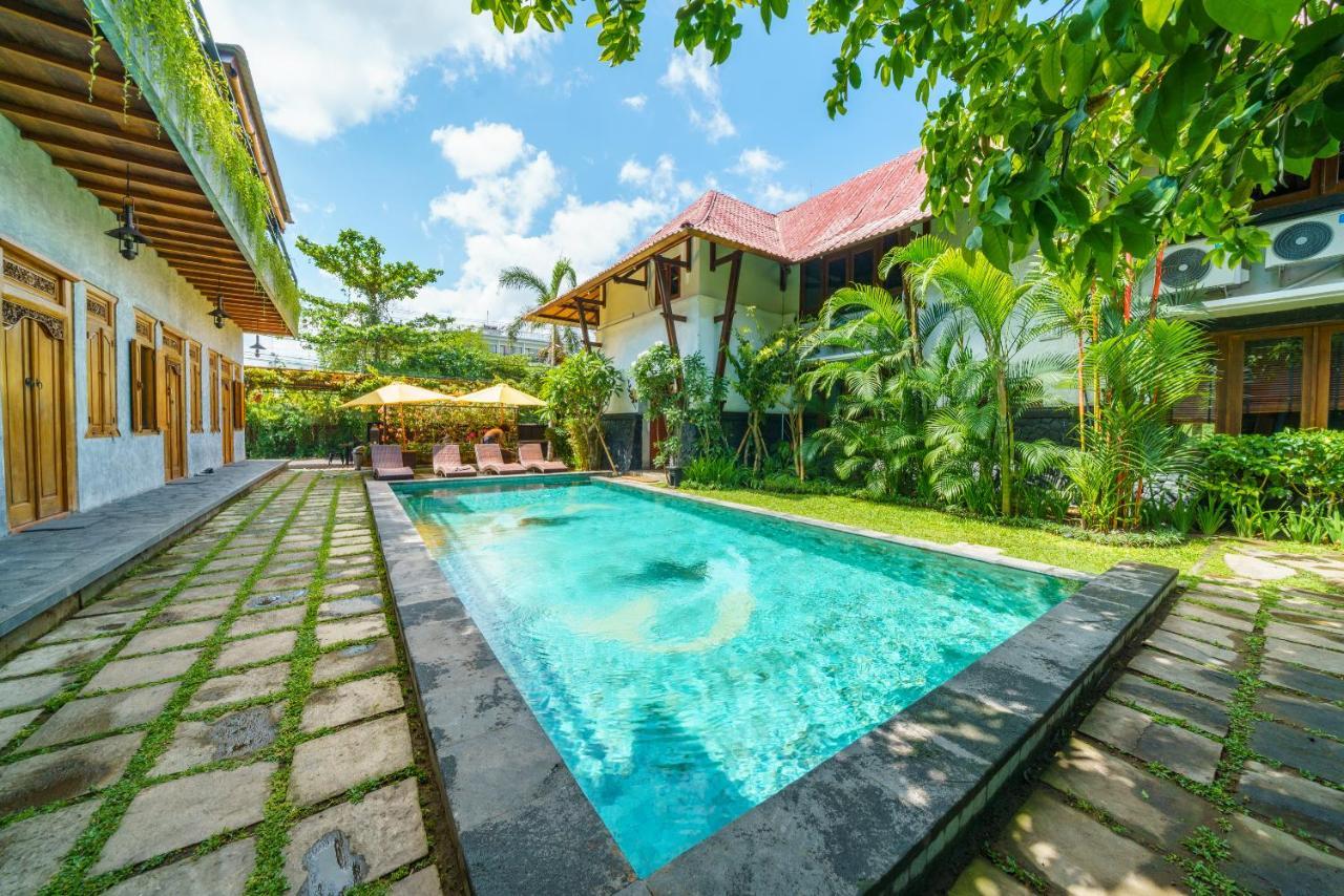 Black Pearl Hostel *