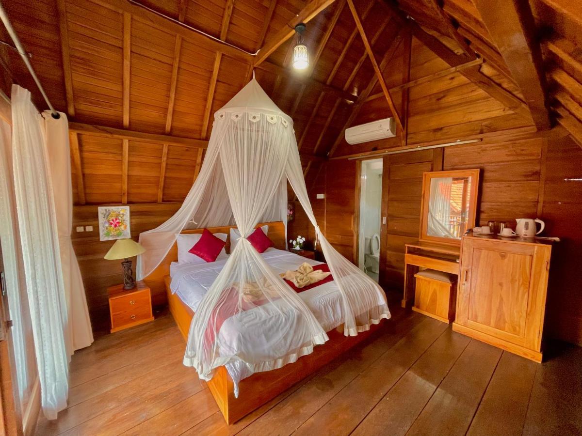 Ayu Laba And Resto Holiday park Batununggul