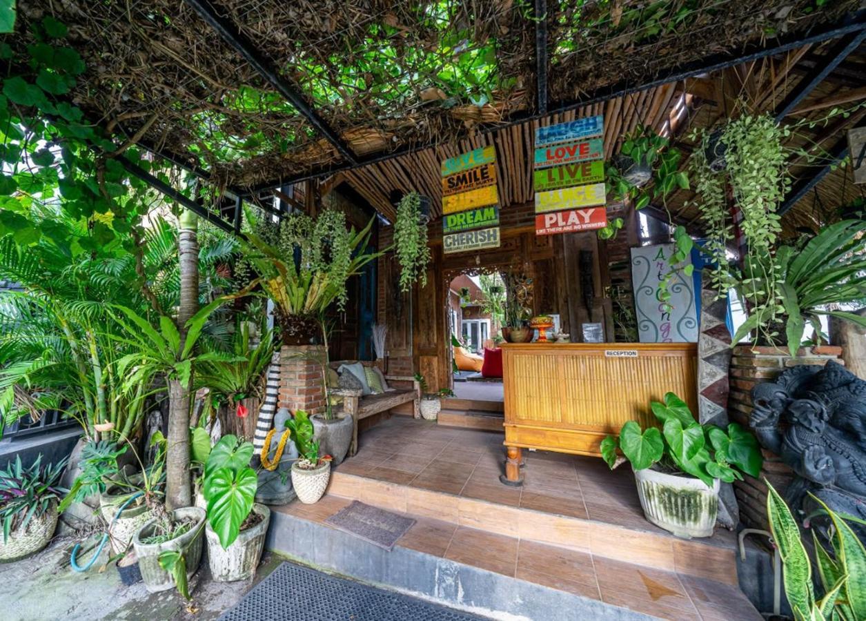 Wisma tamu Art Village