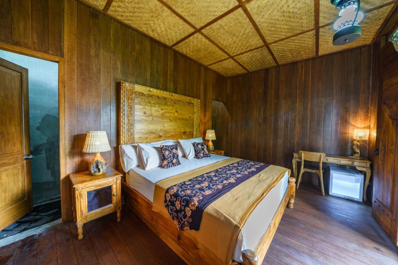 Black Pearl Hostel