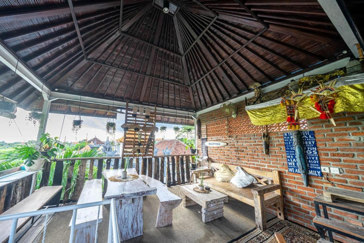 Wisma tamu Art Village