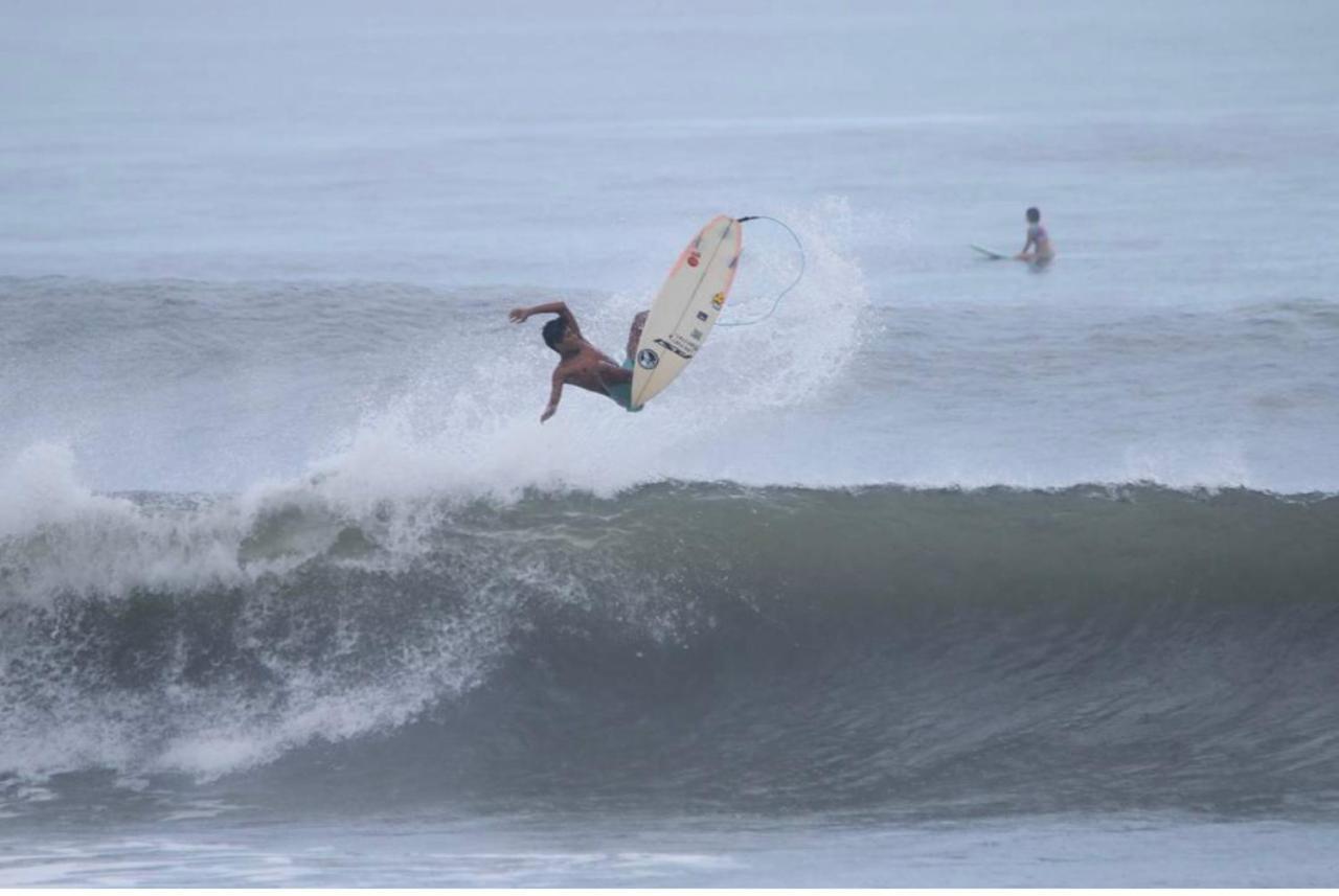 Surfers And Medewi Resort