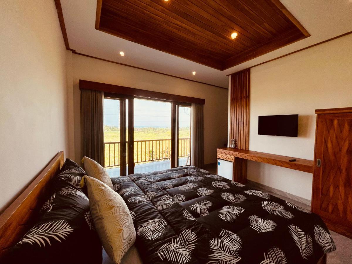 Surfers And Medewi Resort *
