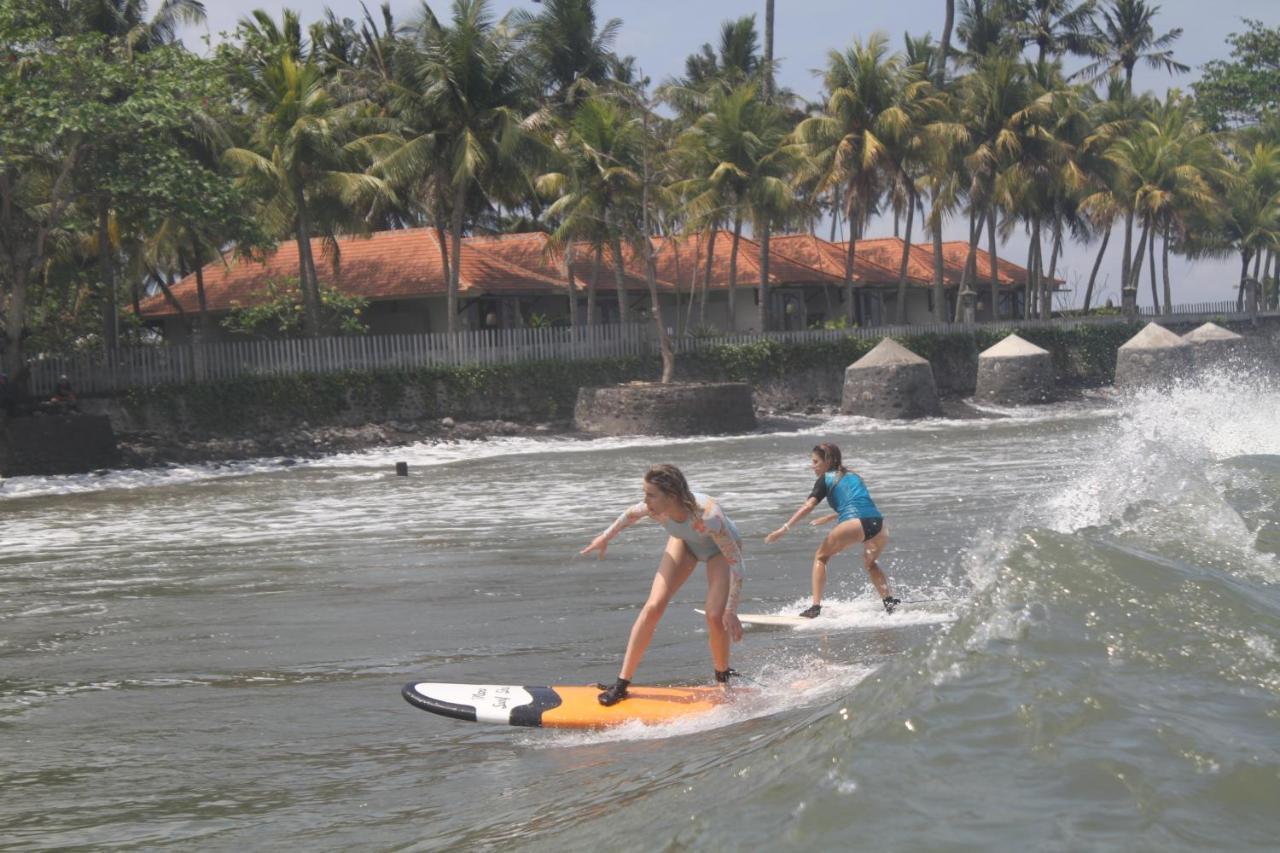 Resort Surfers And Medewi *
