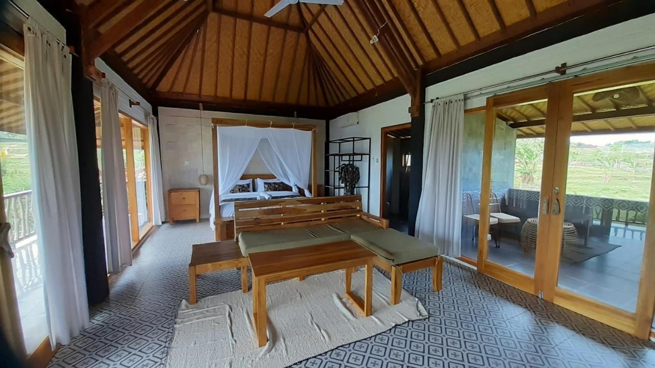 West Break Bali - Medewi Airsatang