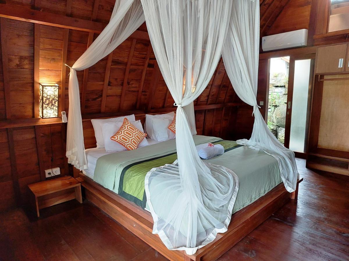 Villa Shivananda Antique By Eps