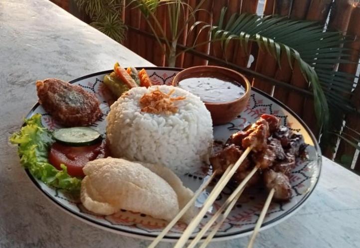 Bed & Breakfast Sarinah - Bistro & *