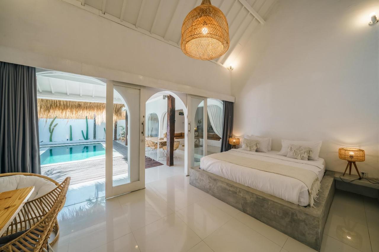 Santorini - Boho-chic 3-bedroom In The Heart Of Berawa! Villa *