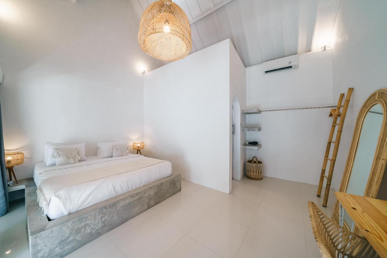 Santorini - Boho-chic 3-bedroom In The Heart Of Berawa! Villa *