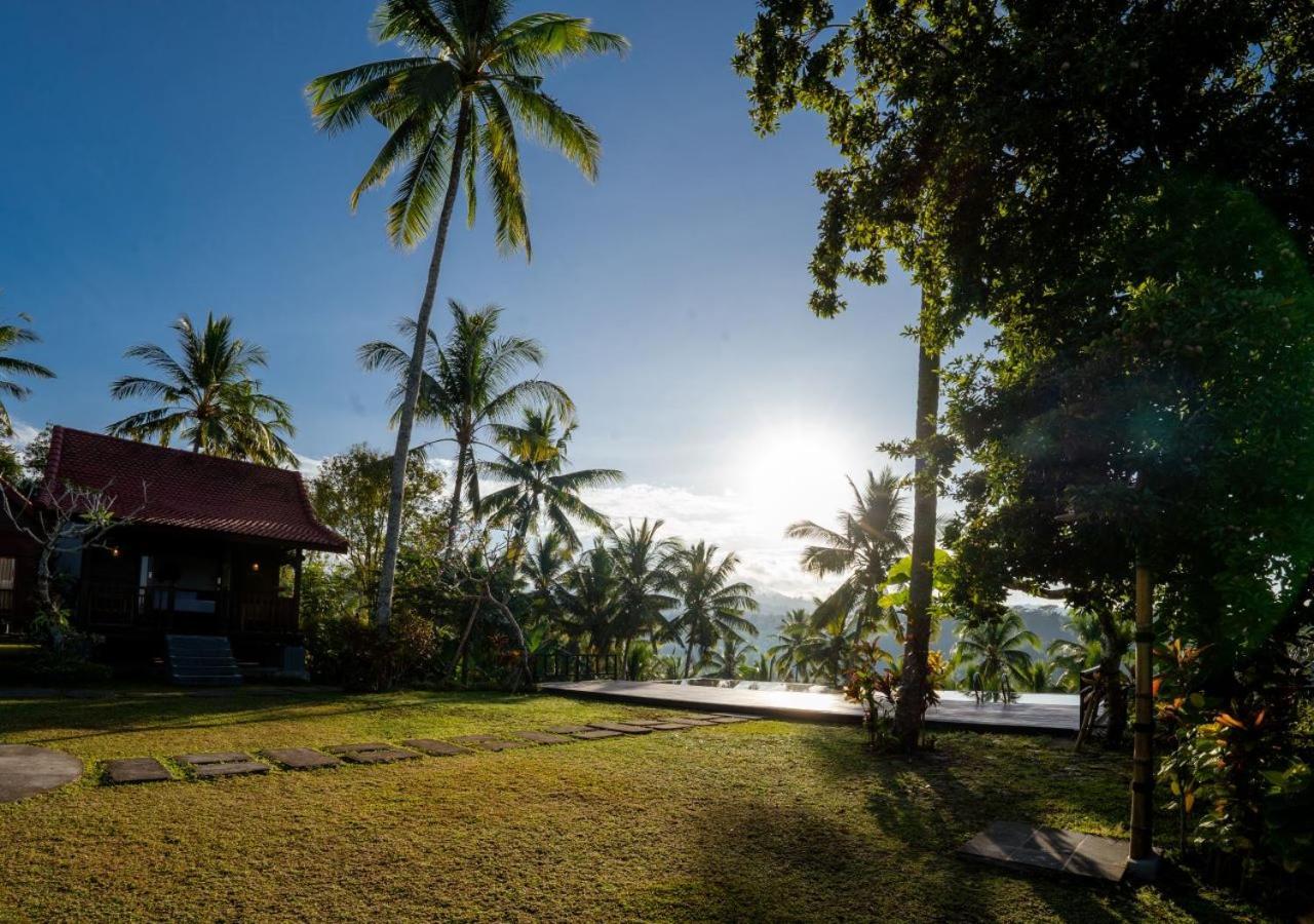 Lodge Amanuba Ersadeva *