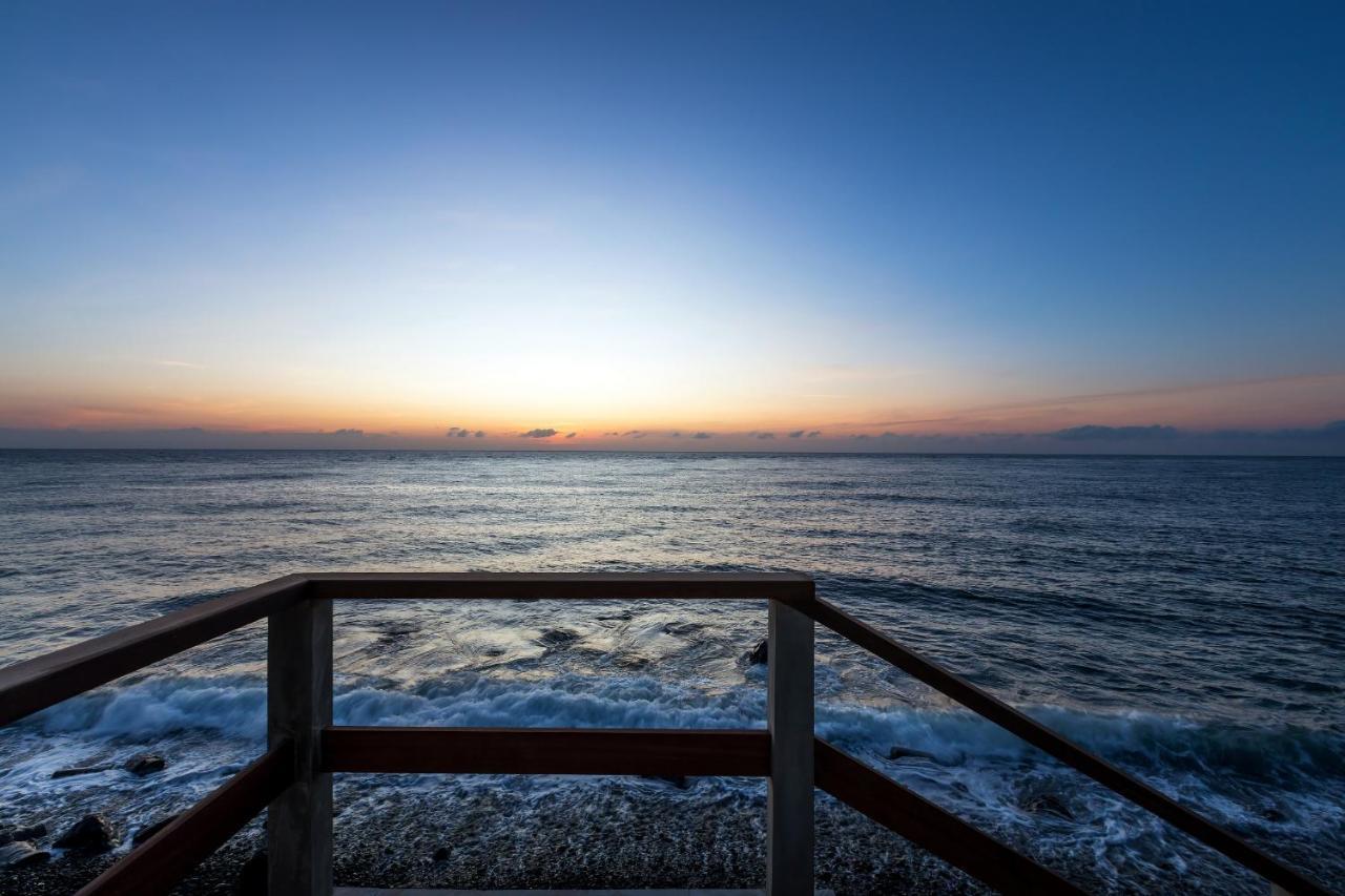 Kanna Seafront Estate Resort *