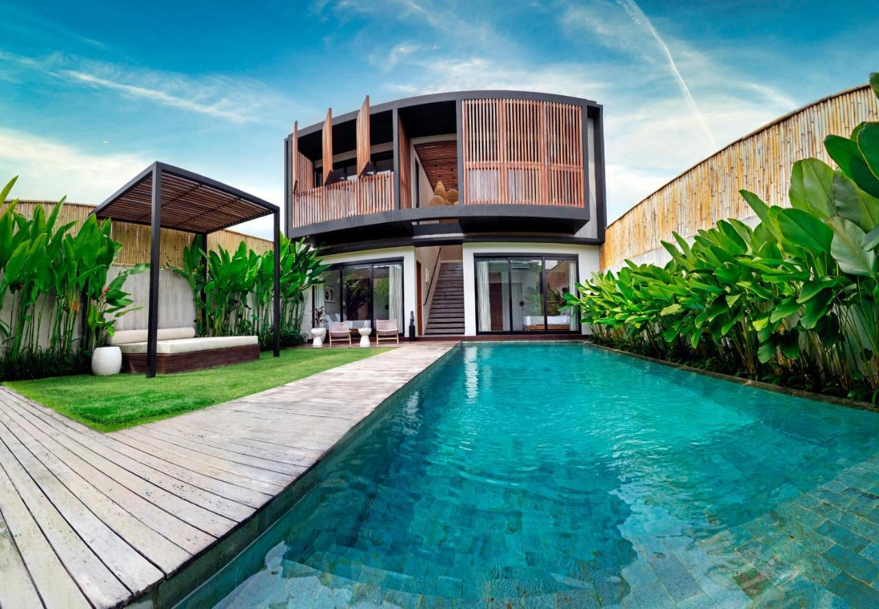 Villa New 4 Bedroom 5 Min Walk To Berawa Enclosed Livng