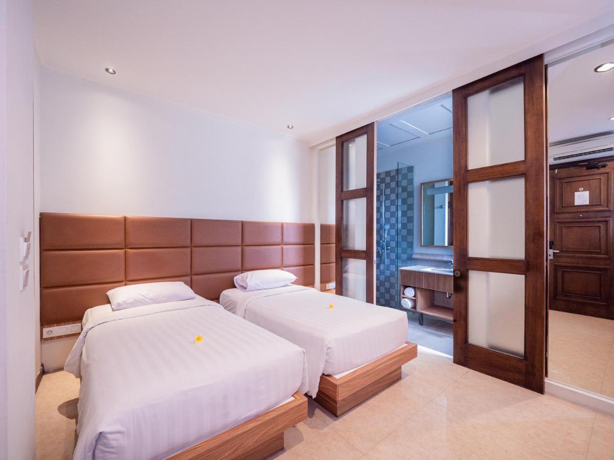 Hotel Alron Kuta 4*