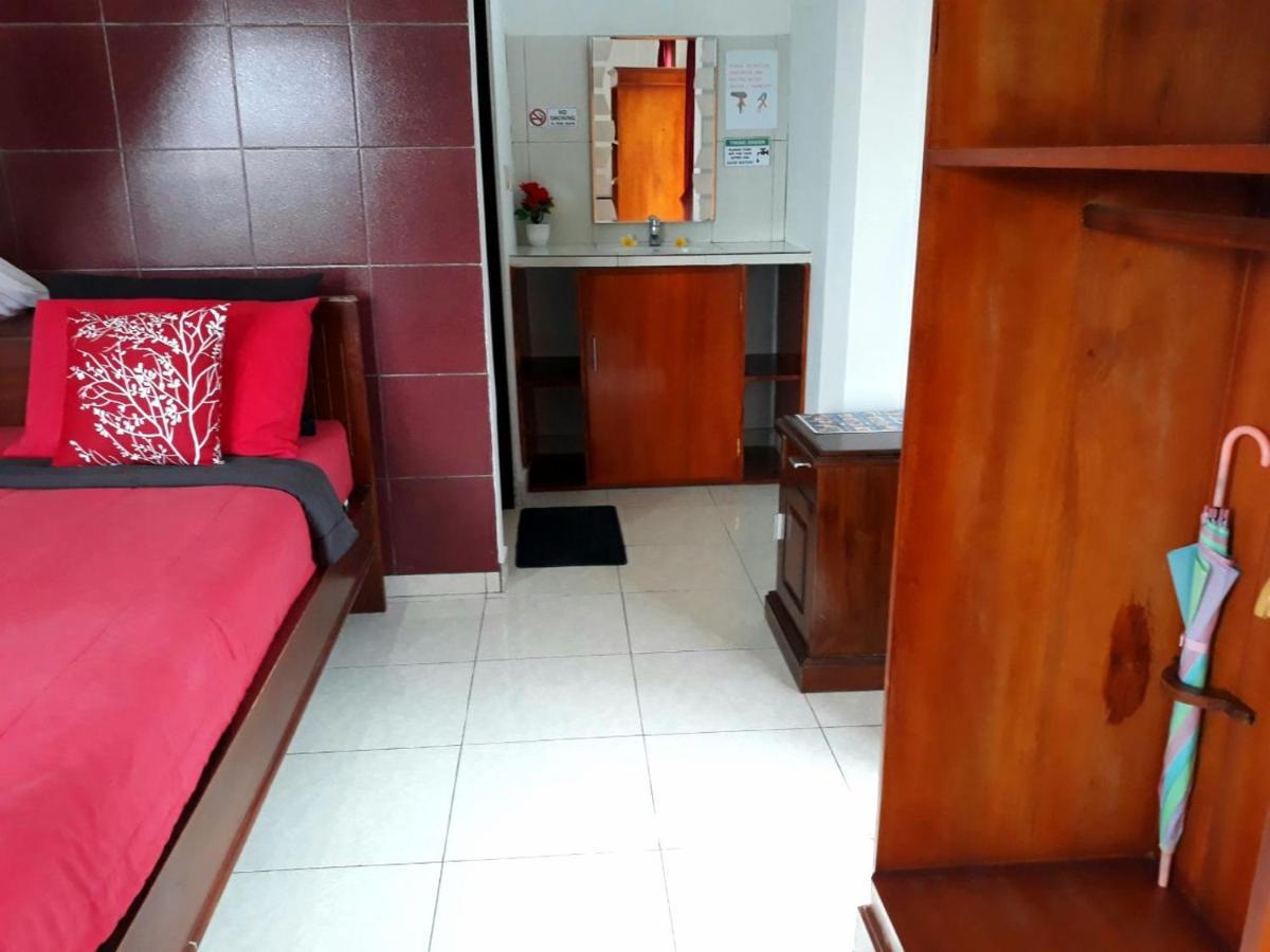 One And Warung Homestay *