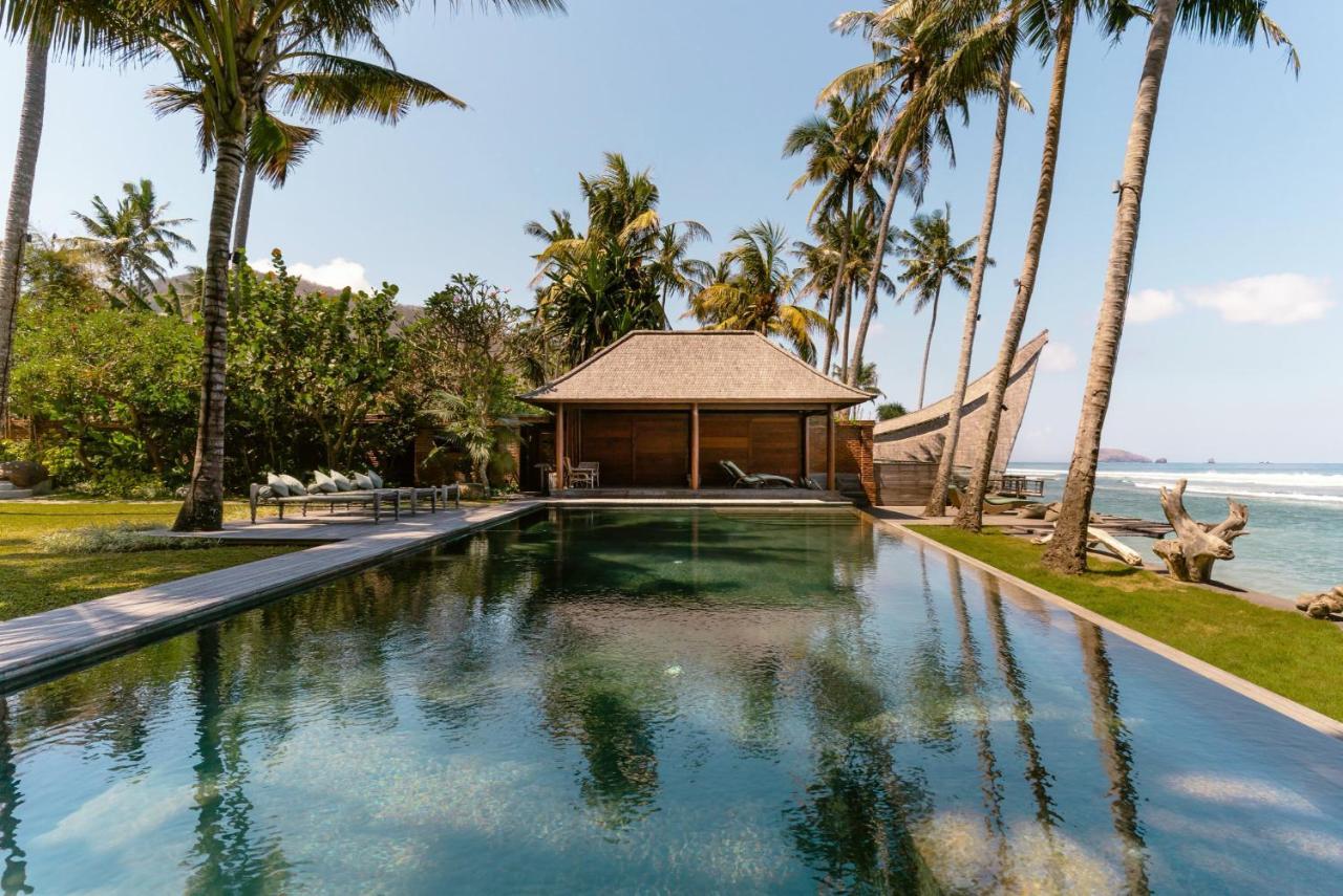 Villa Manis Beachfront *