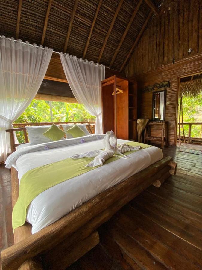 Lodge Gading Tree House
