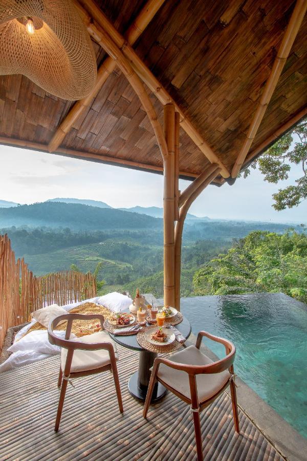 Dreamy Cliffside Bamboo With Pool And View