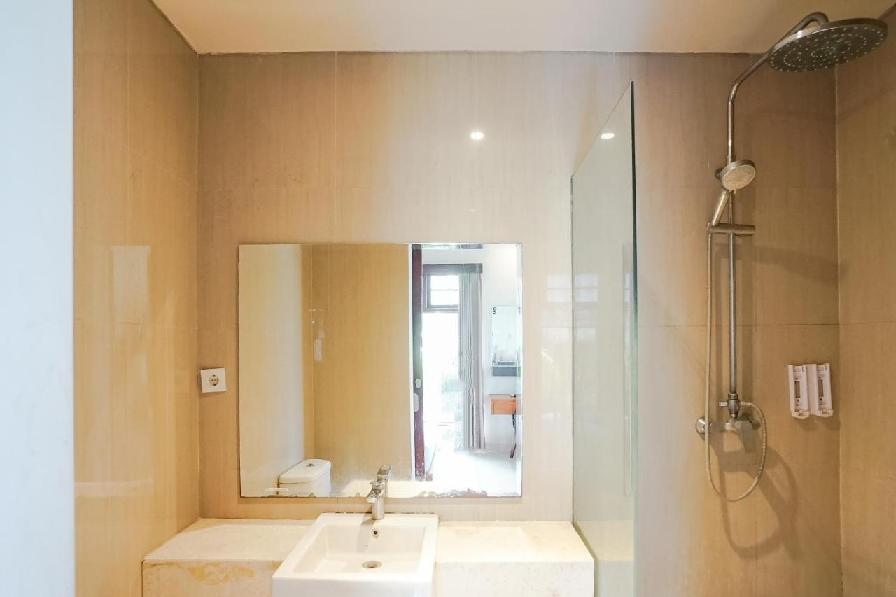 Hotel Akarsa Transit 2*