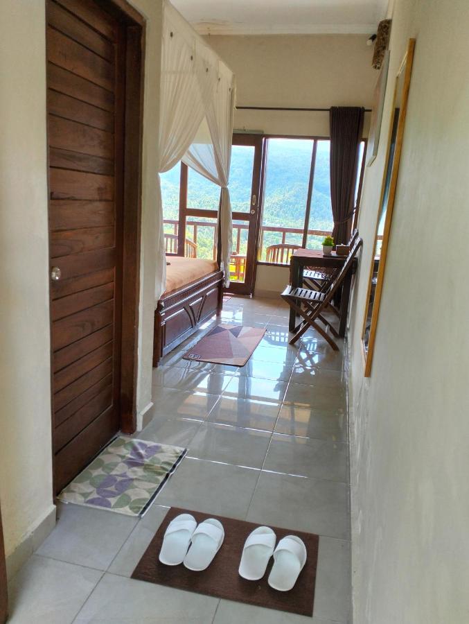 Made Oka And Warung Guest house Munduk (Bali)