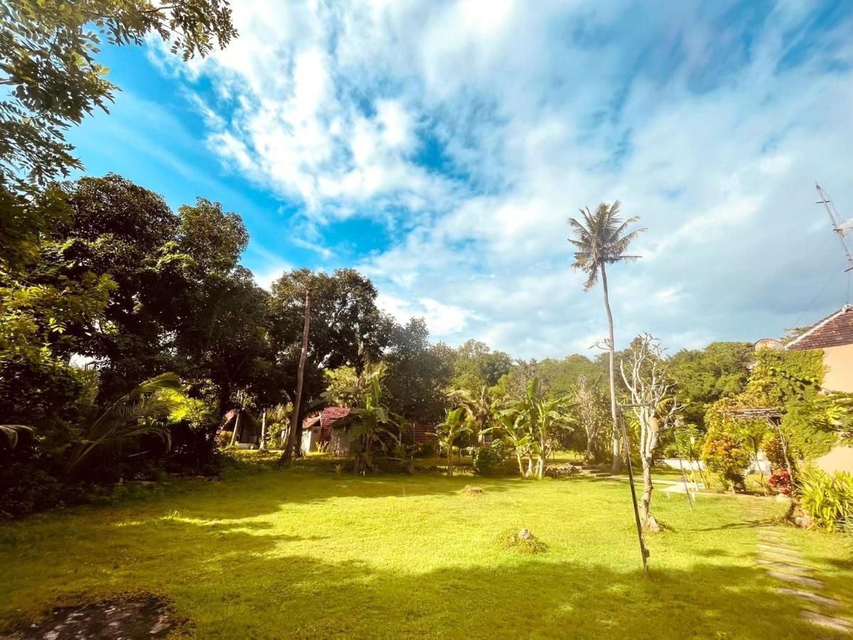 Apit Lawang & Resto Guest house Batununggul