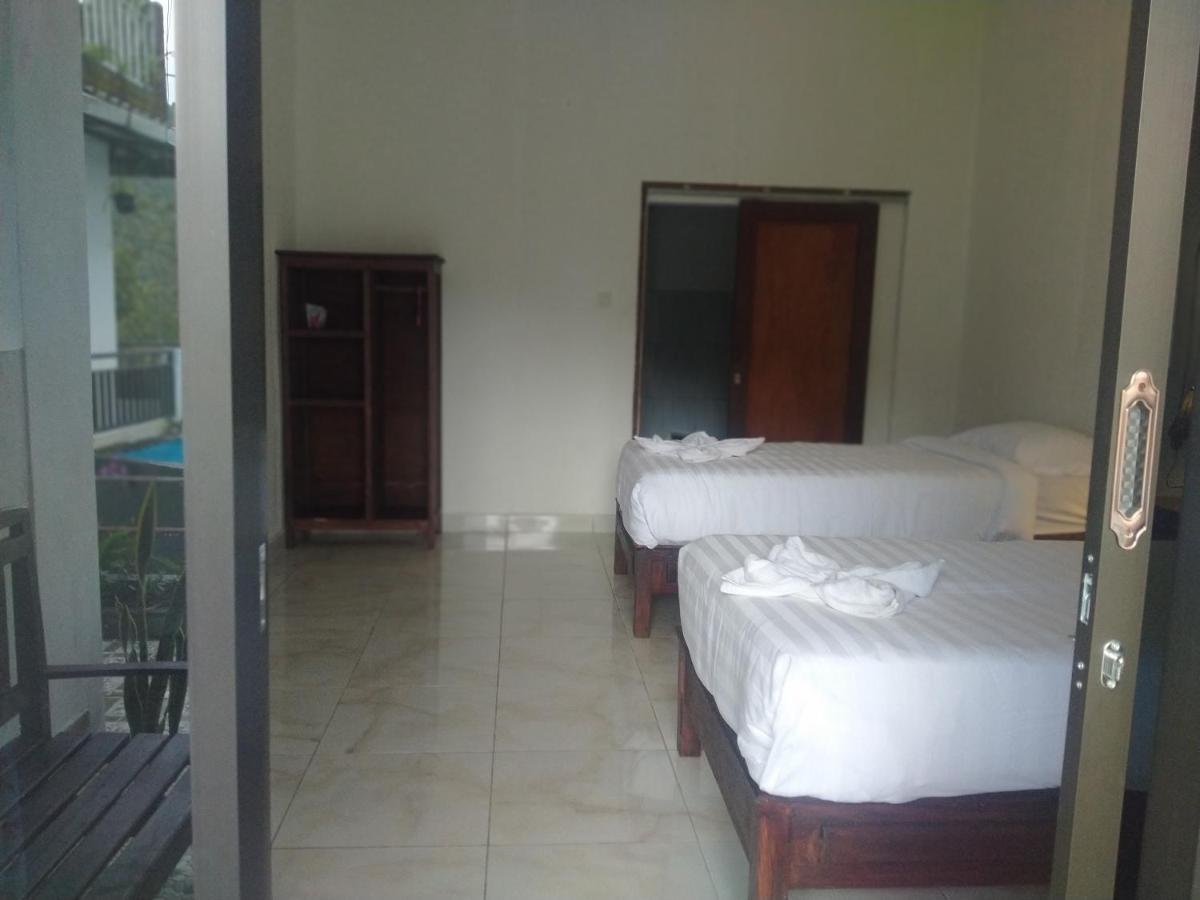 Adila Warung And Guest house *