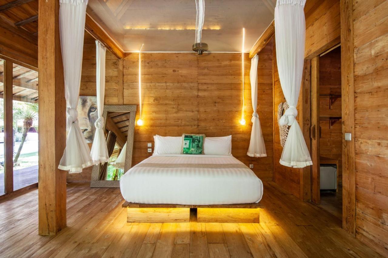 Resor Blue Karma Village