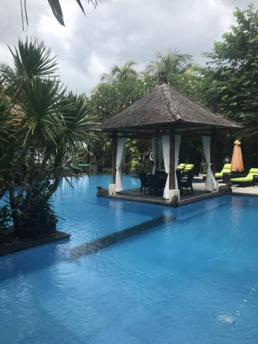 Spacious Private Pool Apartment-beachside Apartment