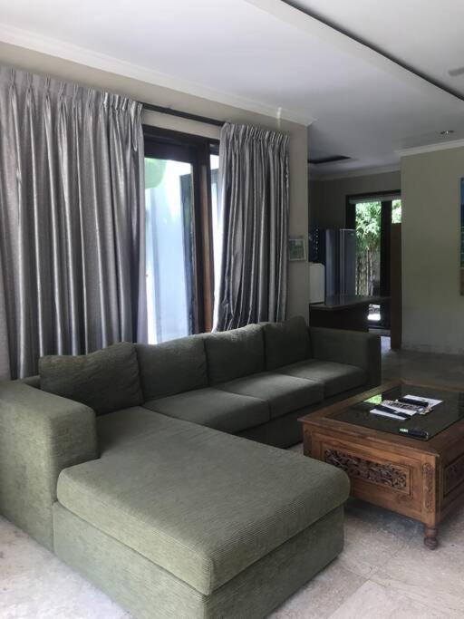 Spacious Private Pool Apartment-beachside