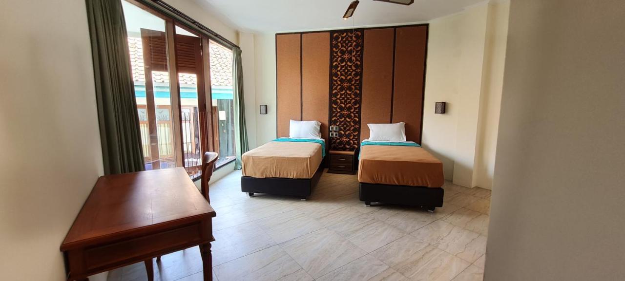 Seaview Hotel 3*