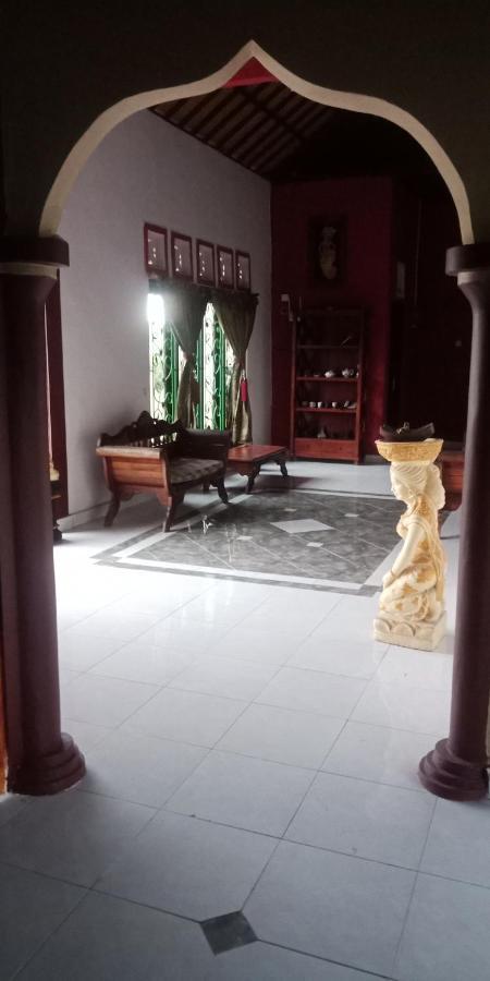 Ibu Ana Guest house *