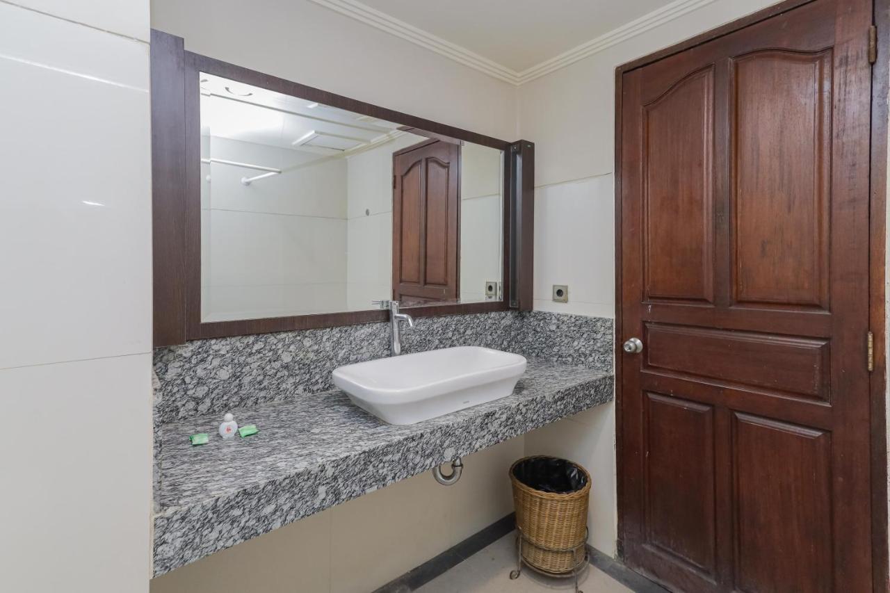 Hotel Urbanview Taman Suci Bali