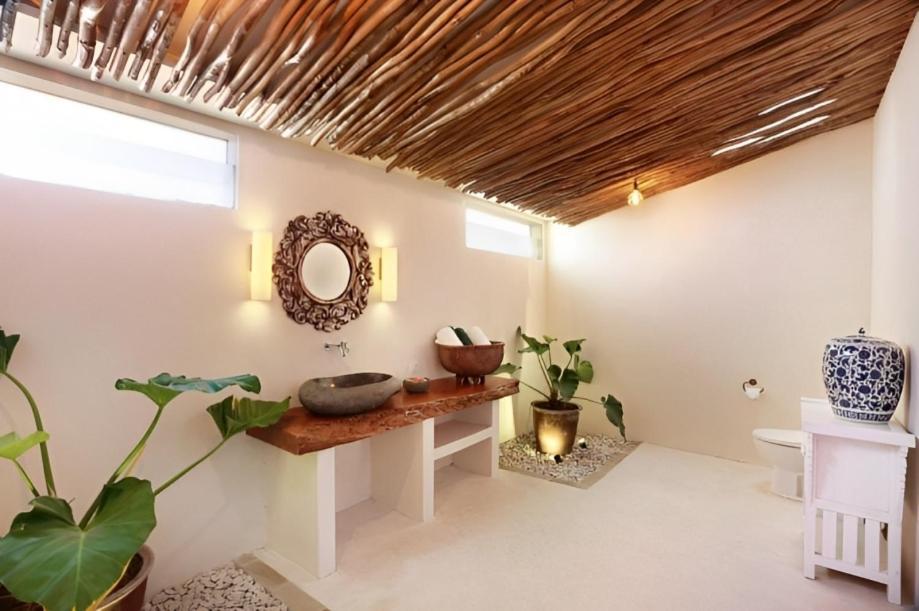 Pinkcoco - Constant Surprises & For Cool Adults Only Hotel Uluwatu (Bali)