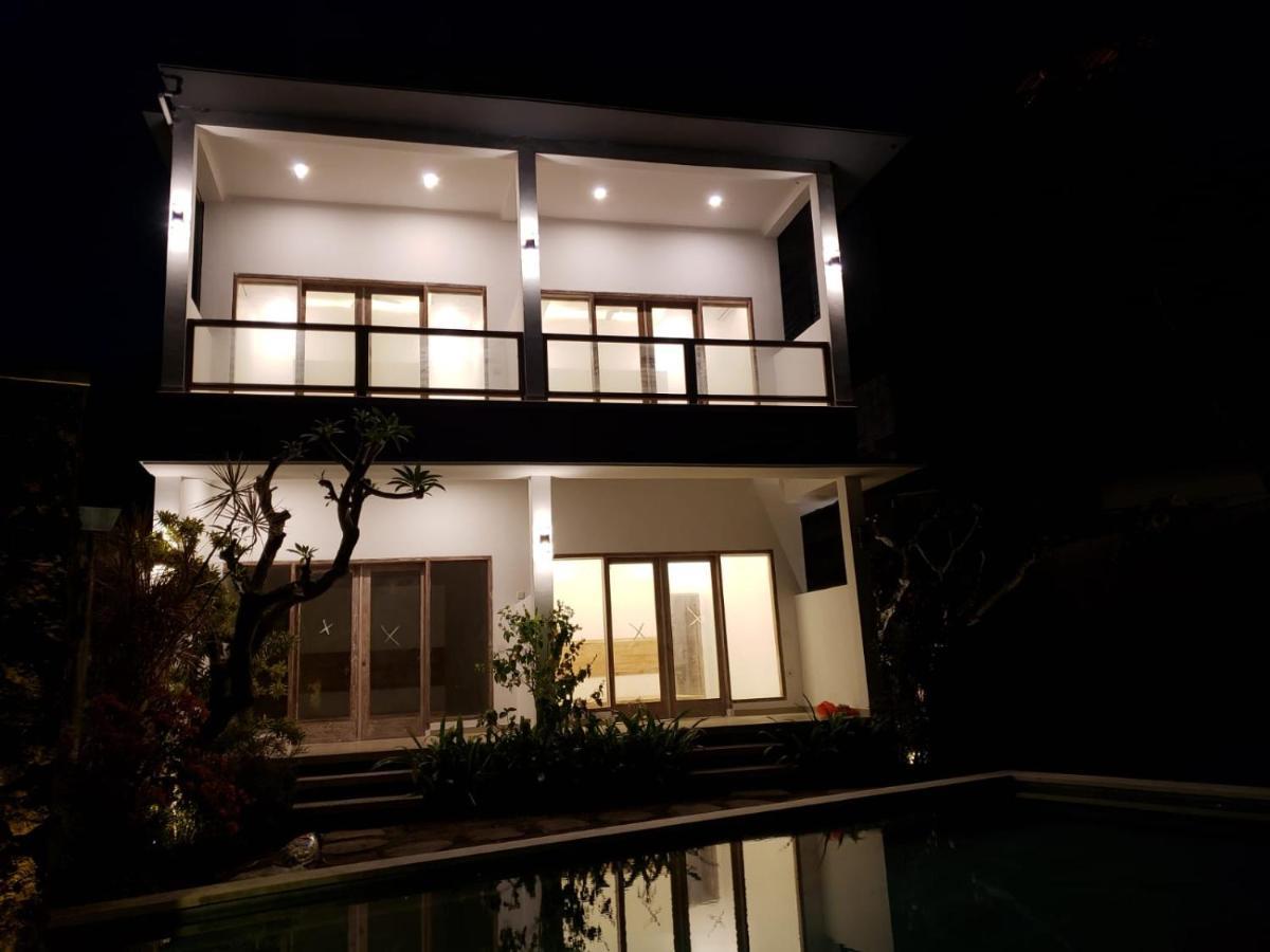 Guest house Utama Front *