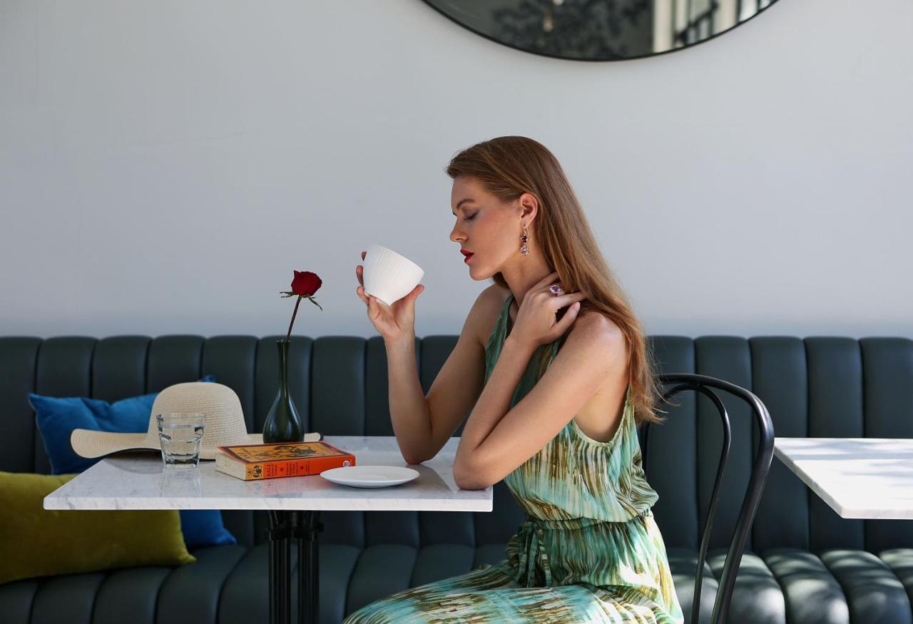 Lovinalife & Cafe Hotel 3*