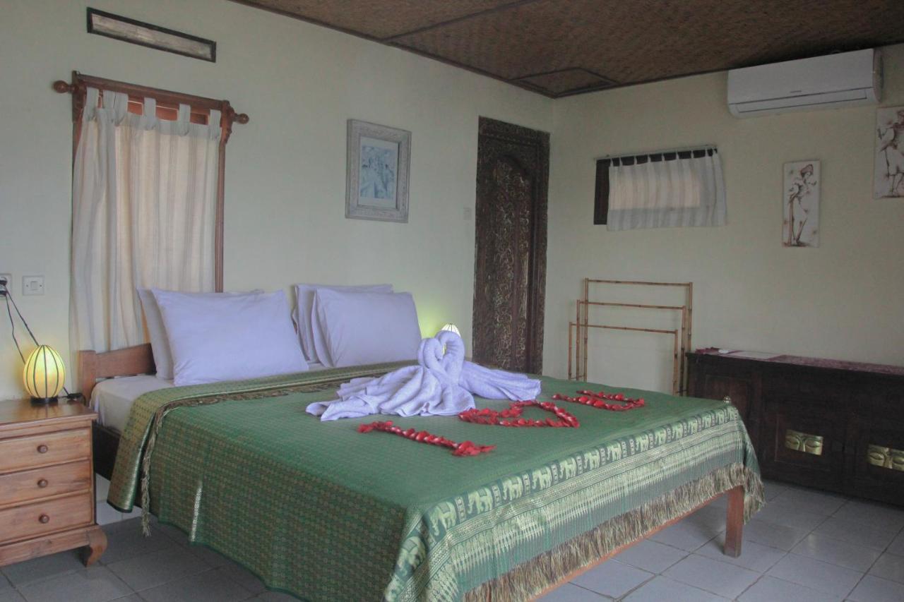 Temple Cafe & Hotel 2*
