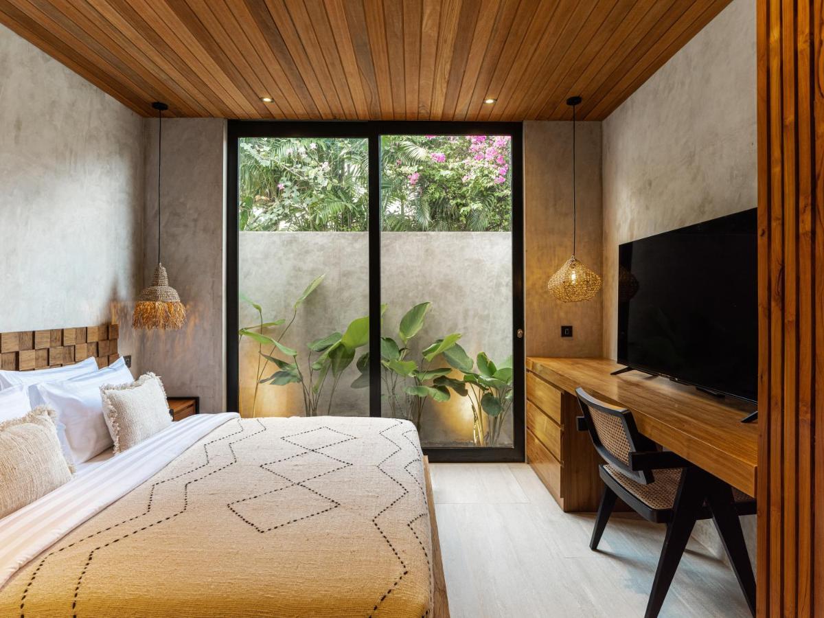 Blacksand Villa *