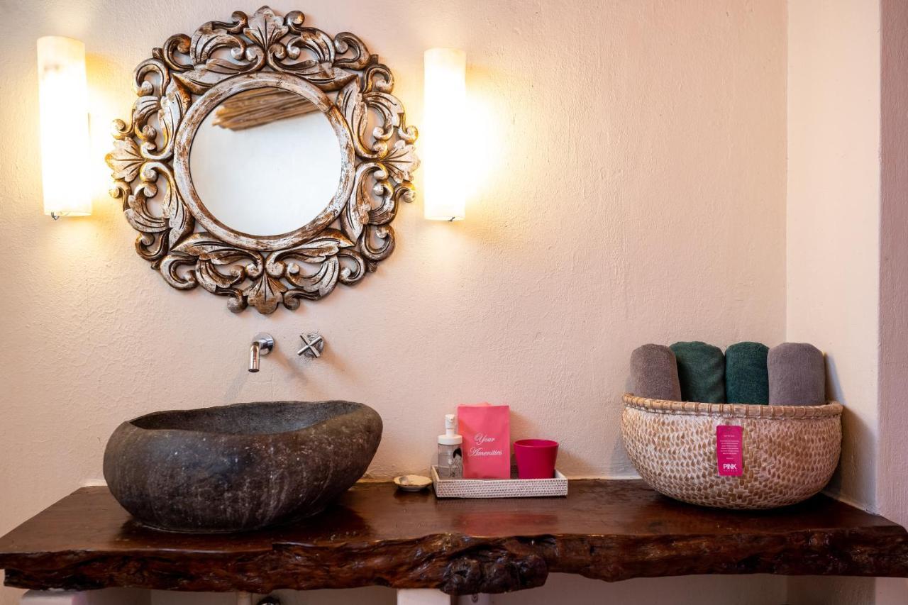 Pinkcoco - Constant Surprises & For Cool Adults Only 3* Uluwatu (Bali)