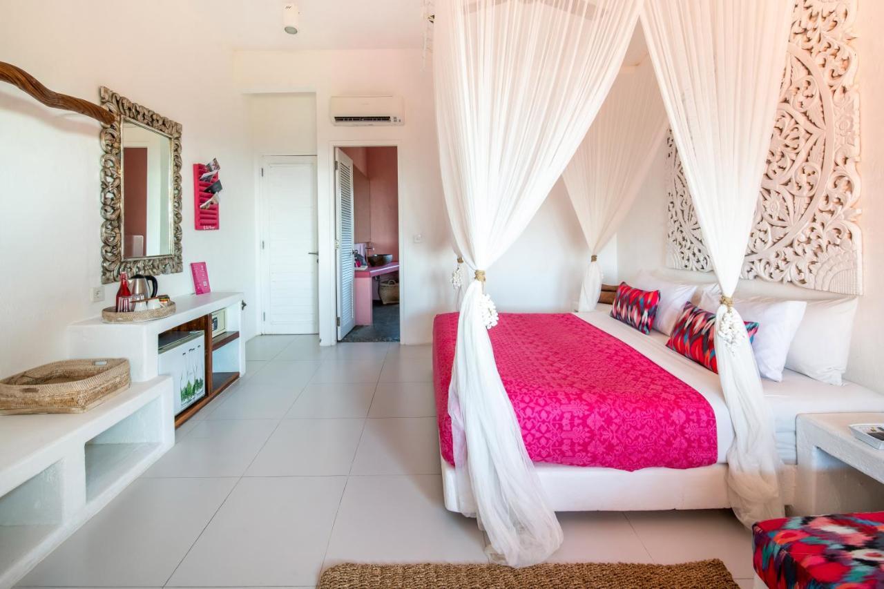 Pinkcoco - Constant Surprises & For Cool Adults Only 3* Uluwatu (Bali)