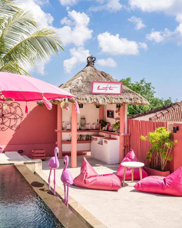 Pinkcoco - Constant Surprises & For Cool Adults Only Hotel Uluwatu (Bali)