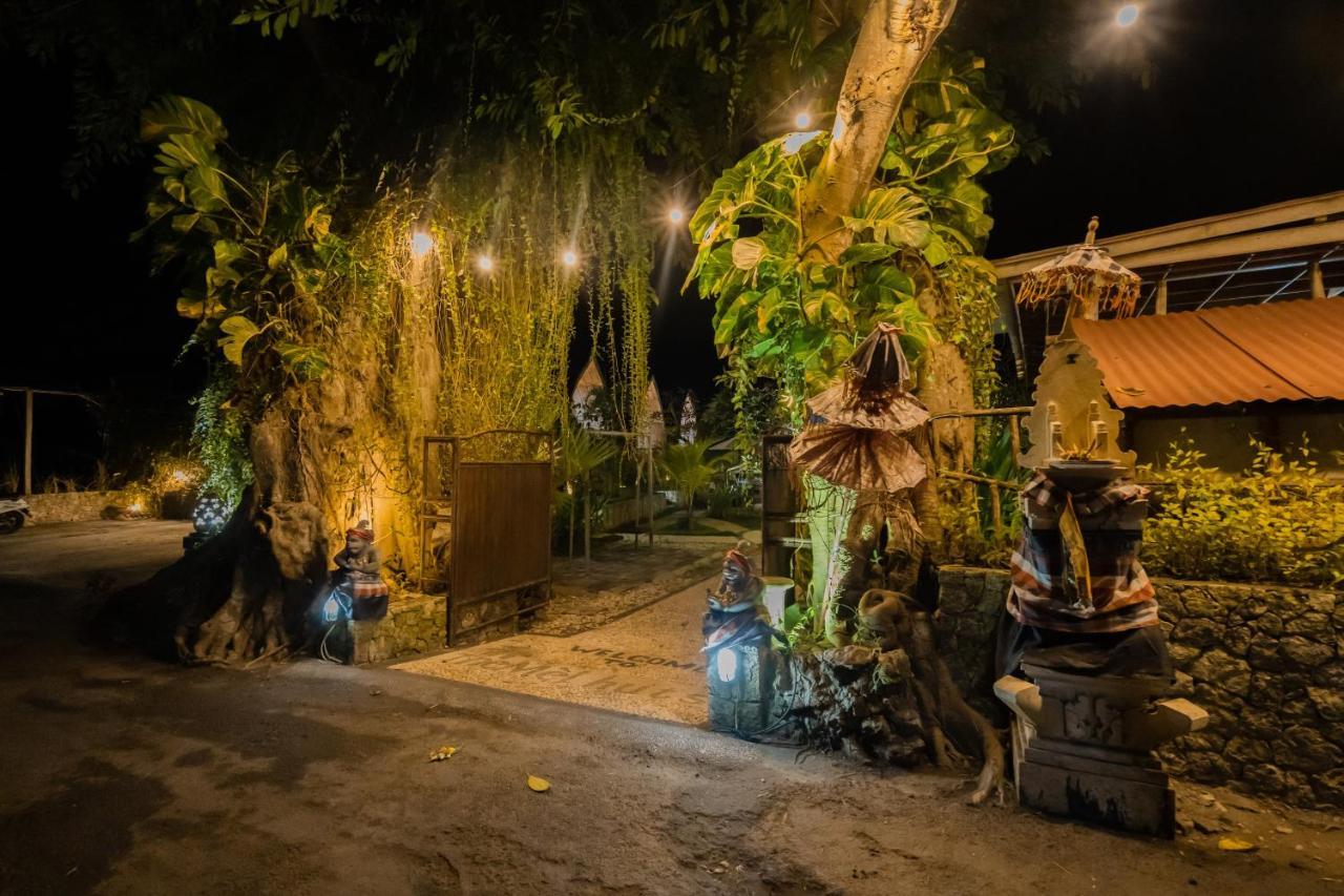 Holiday park The Mel Huts Batununggul