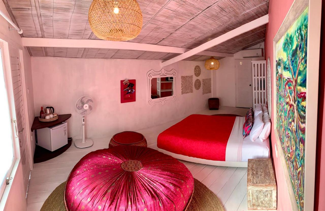 Pinkcoco - Constant Surprises & For Cool Adults Only 3* Uluwatu (Bali)